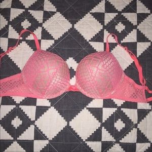 Victoria secret bombshell push up bra 32c